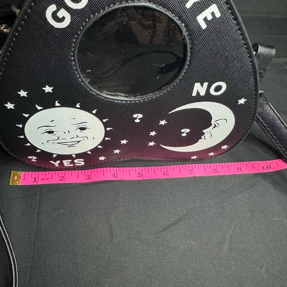 Black planchette/ Heart-Shaped Bag with Moon and Sun Design - Picture 6 of 7